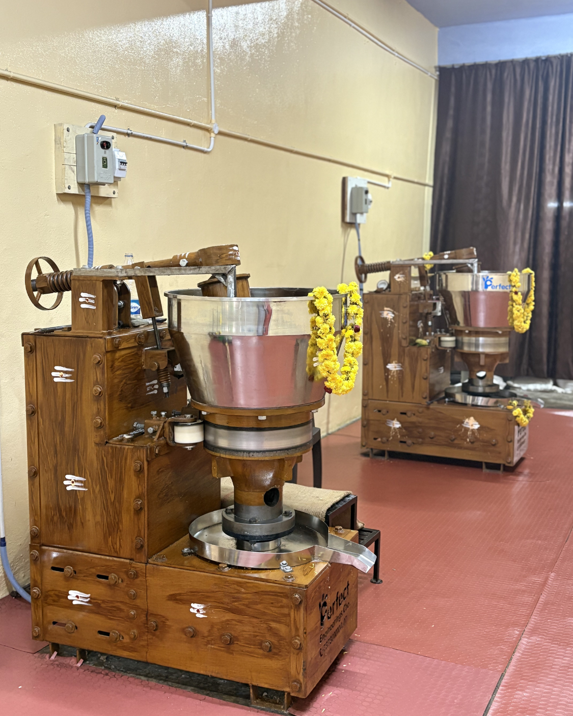 Wood-Pressed Groundnut Oil